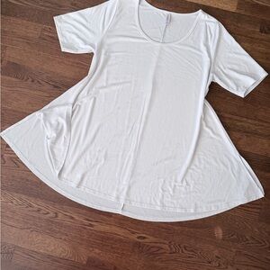 Lularoe SOLID WHITE Perfect Tee!